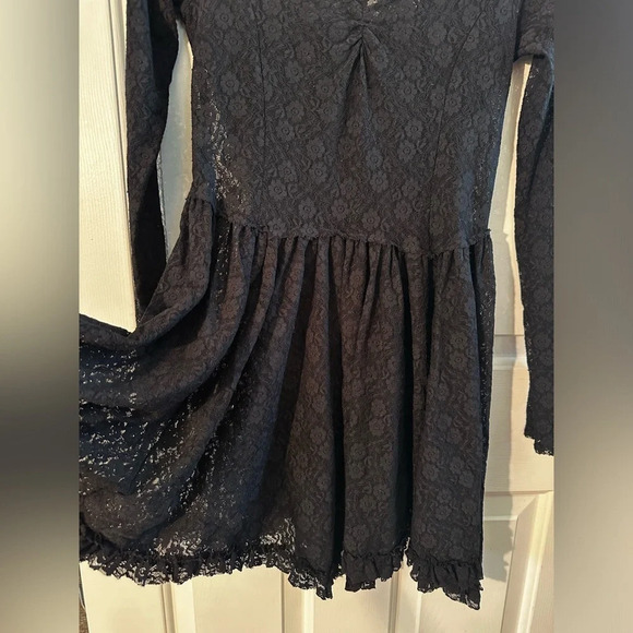 INTIMATELY FREE PEOPLE Black ALLURING Floral Lace Asymmetric Hem Skater SM Dress - Picture 2 of 10
